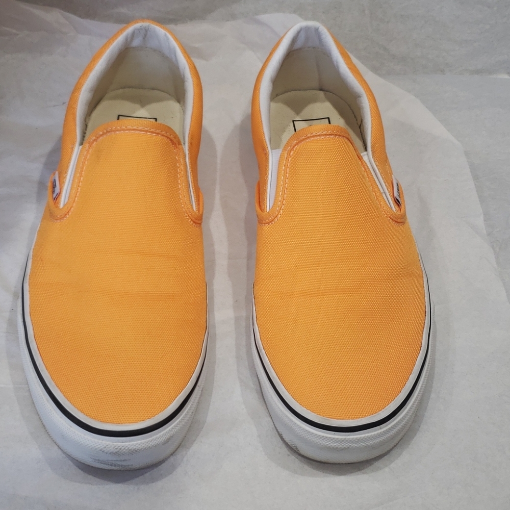LAST DAY Vans Sz M8.5 W10 slip-ons
